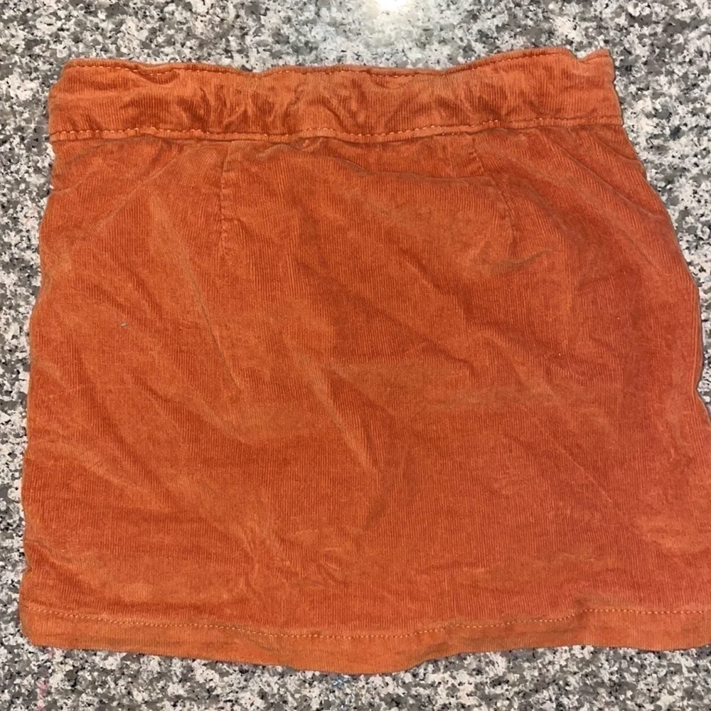 Old Navy corduroy button down skirt. Size small